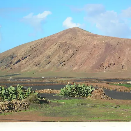Timanfaya Villa *